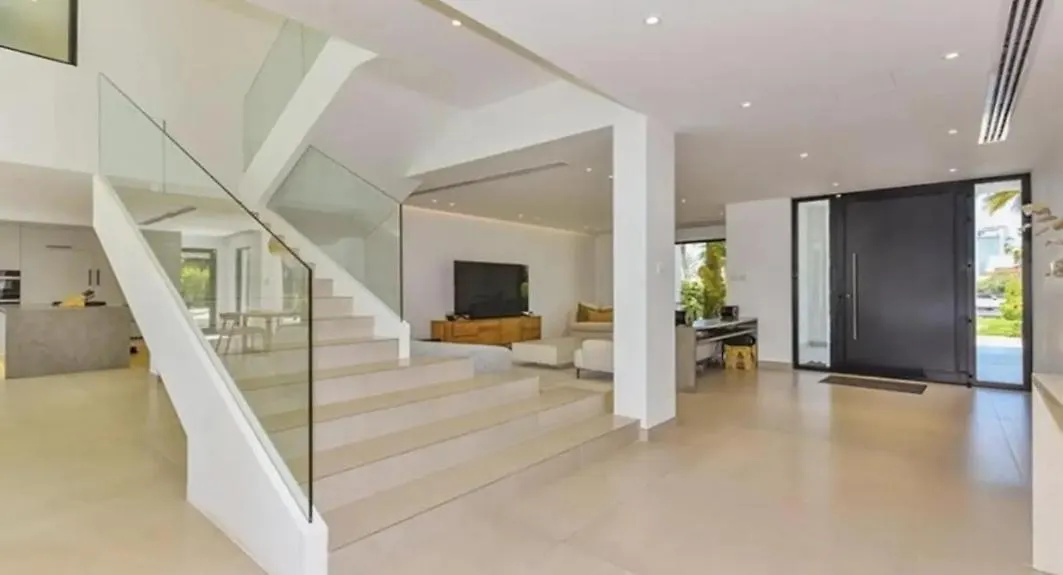 Readmyhostprofile! Luxury Private 6 Bedroom Villa In Palm Jumeirah Dubai